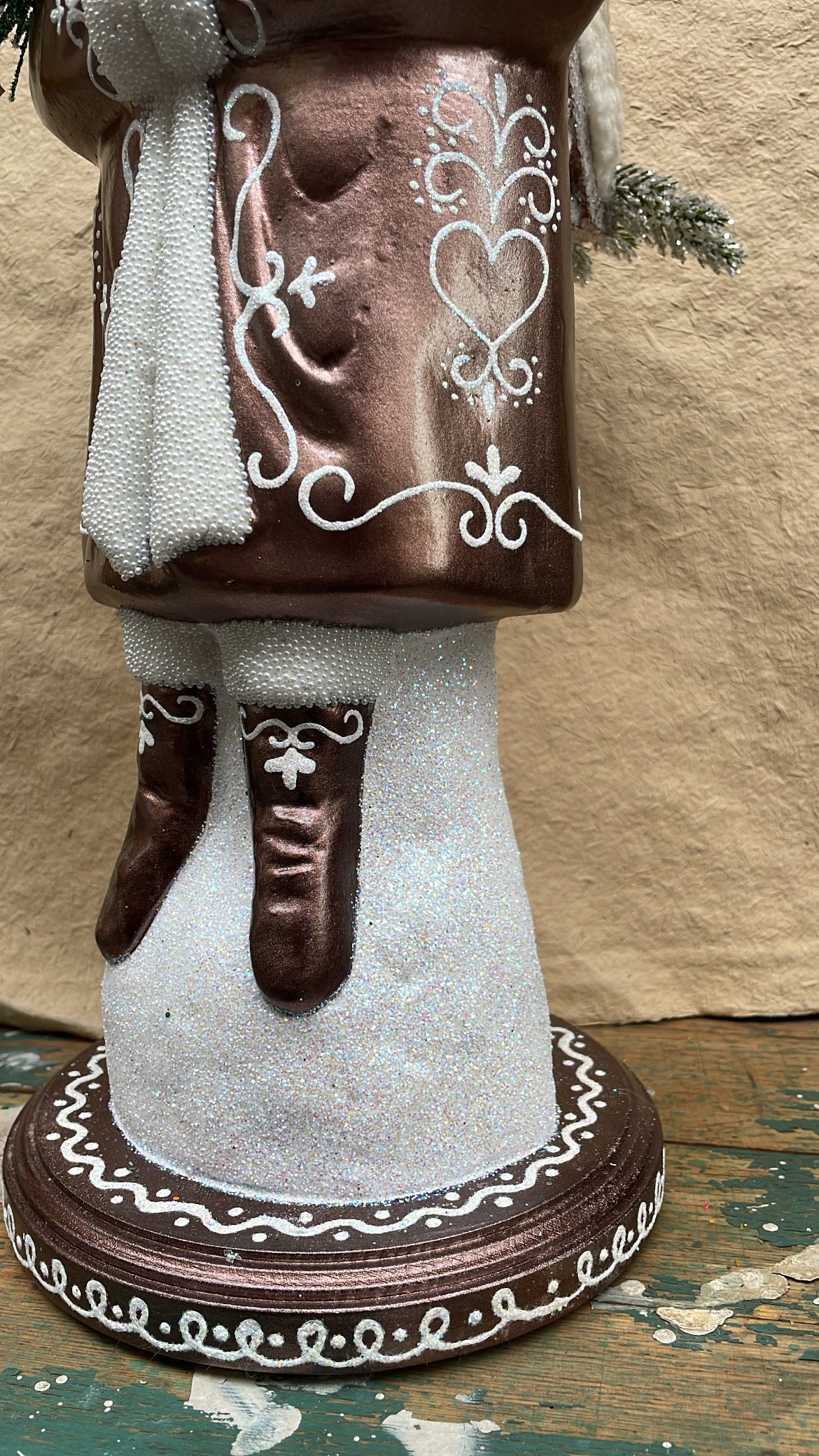 Grand Metalic Copper Santa with Gingerbread Decoration & Packbag | Ino Schaller