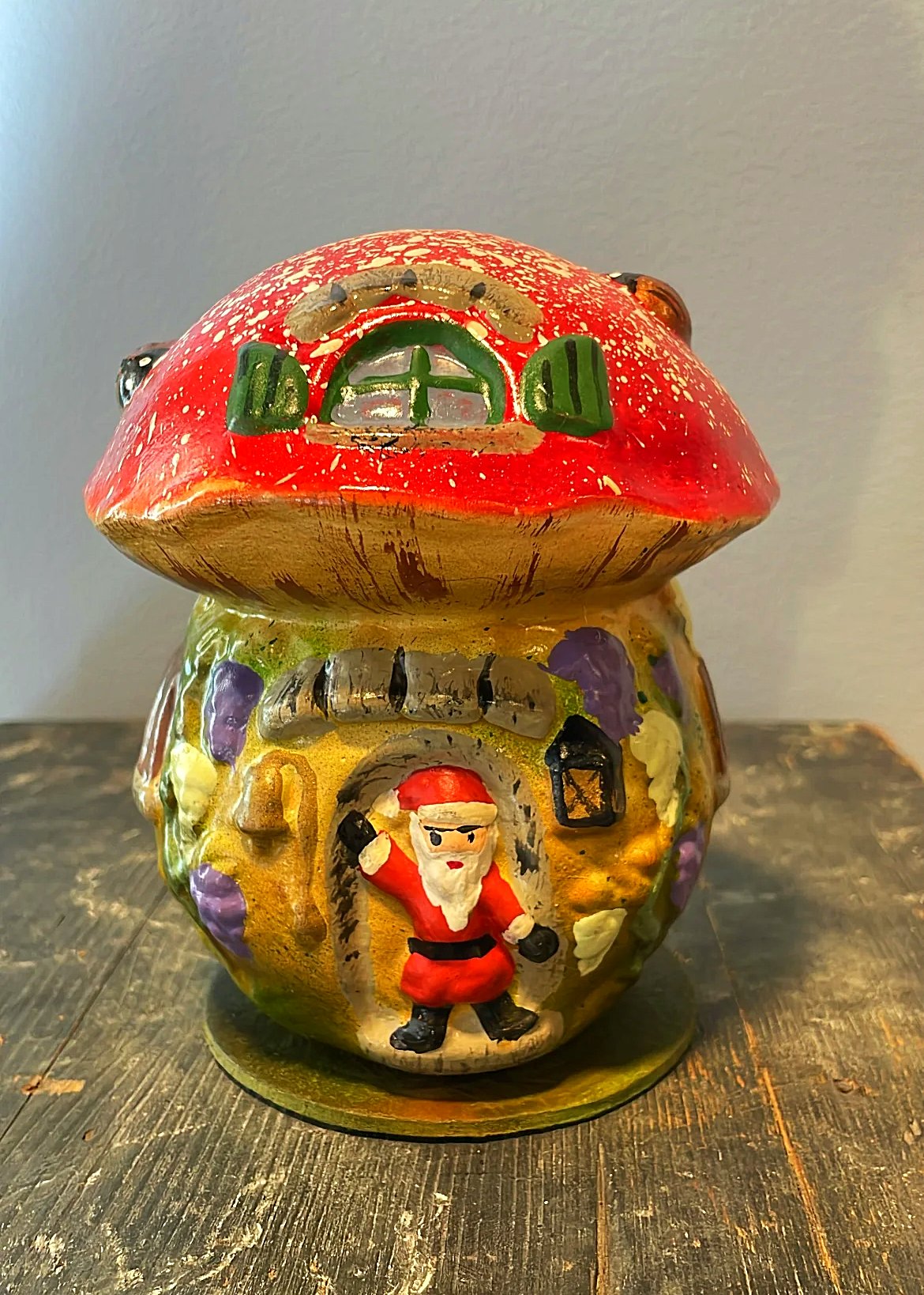Nostalgic Large Mushroom House with Santa - Papier-Mâche | Nostalgie Christbaumschmuck