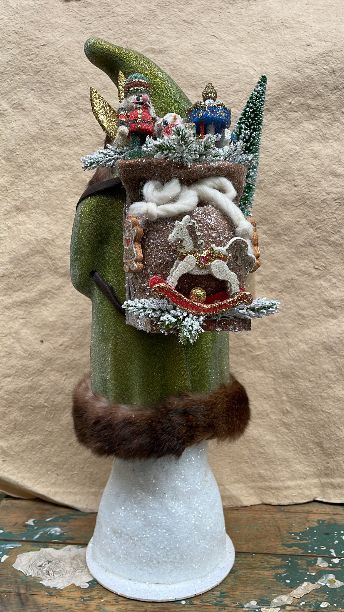 Grand Forest Green Beaded Santa with Holly Decoration, Fur & Packbag | Ino Schaller