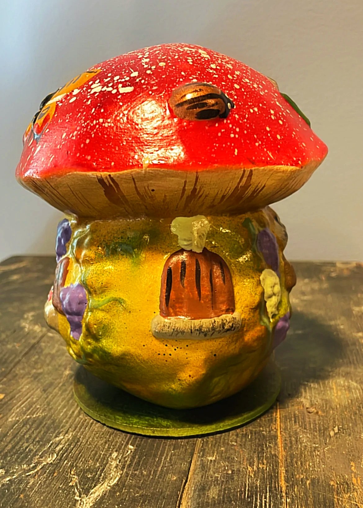 Nostalgic Large Mushroom House with Santa - Papier-Mâche | Nostalgie Christbaumschmuck