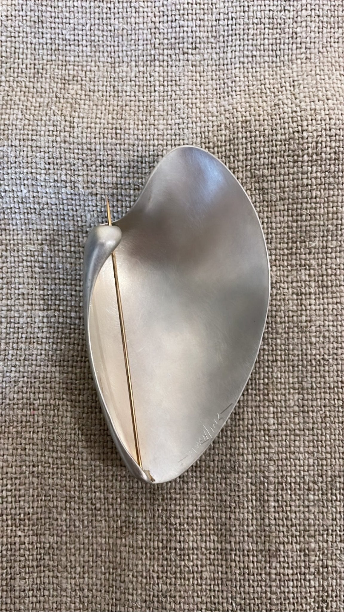Clam Shell Pin - Bon Ton goods