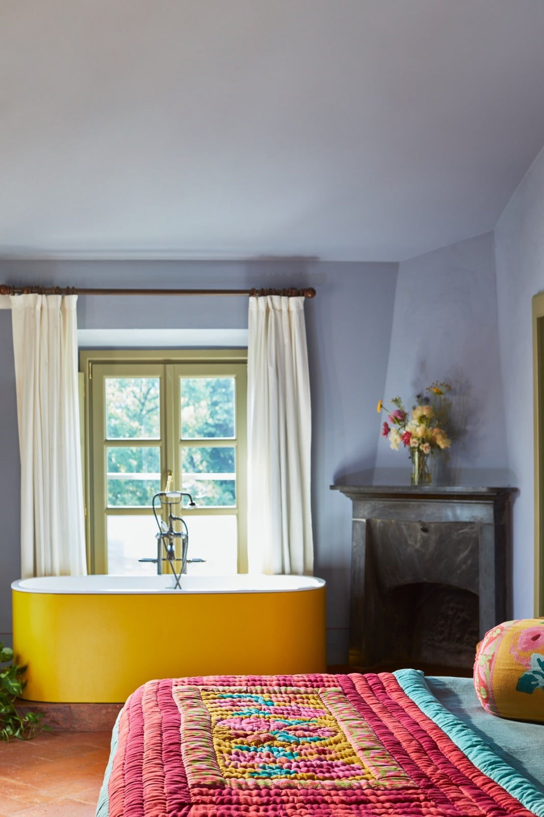 Nizam Sulphur Quilt 220 x 270 | Lisa Corti
