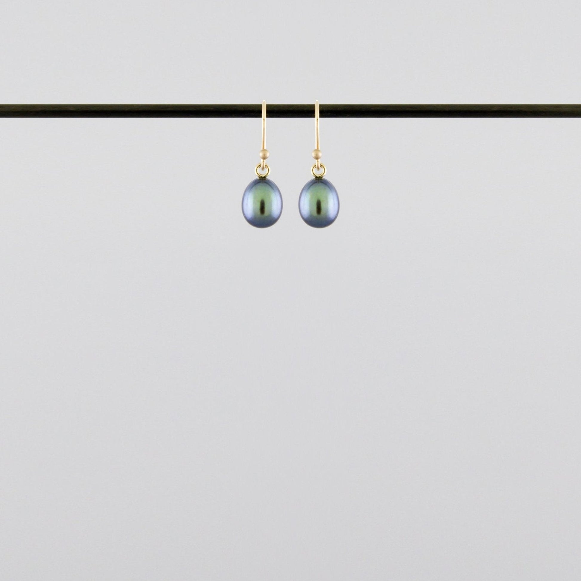 Freshwater Pearls Black - Bon Ton goods