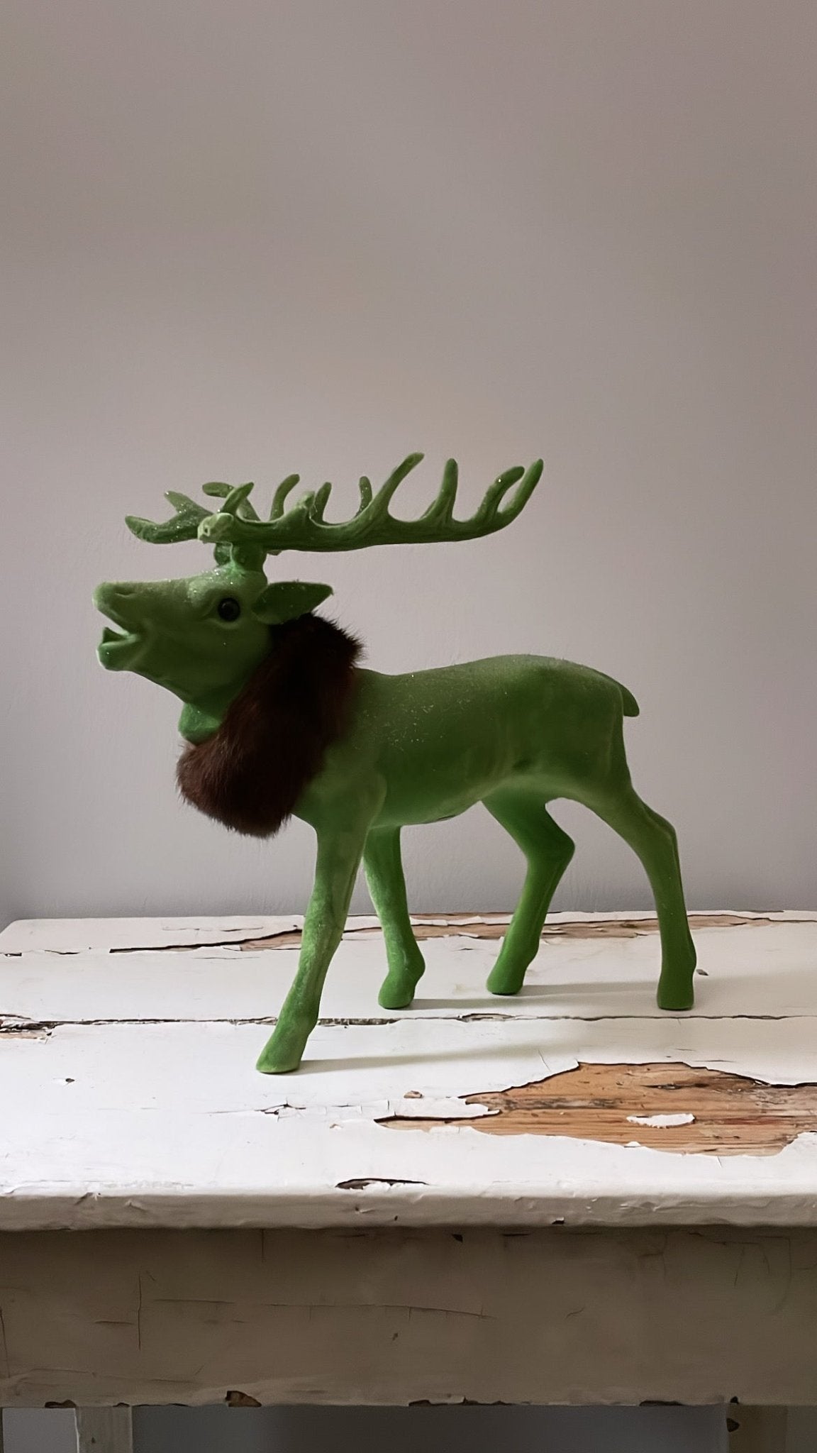 Grand Reindeer With Frost- Green | Ino Schaller - Bon Ton goods