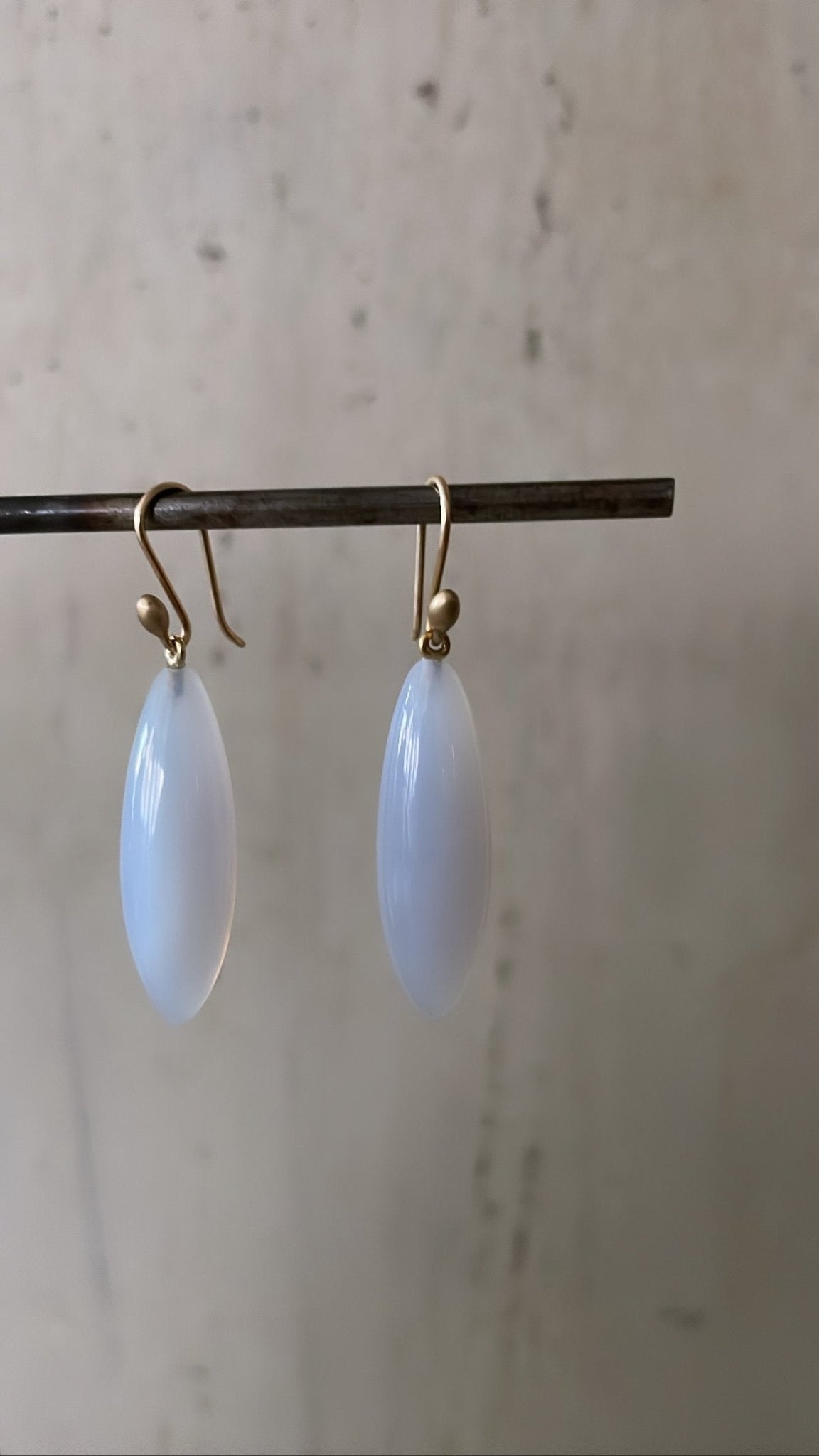 Long Berries Blue Chalcedony - Bon Ton goods
