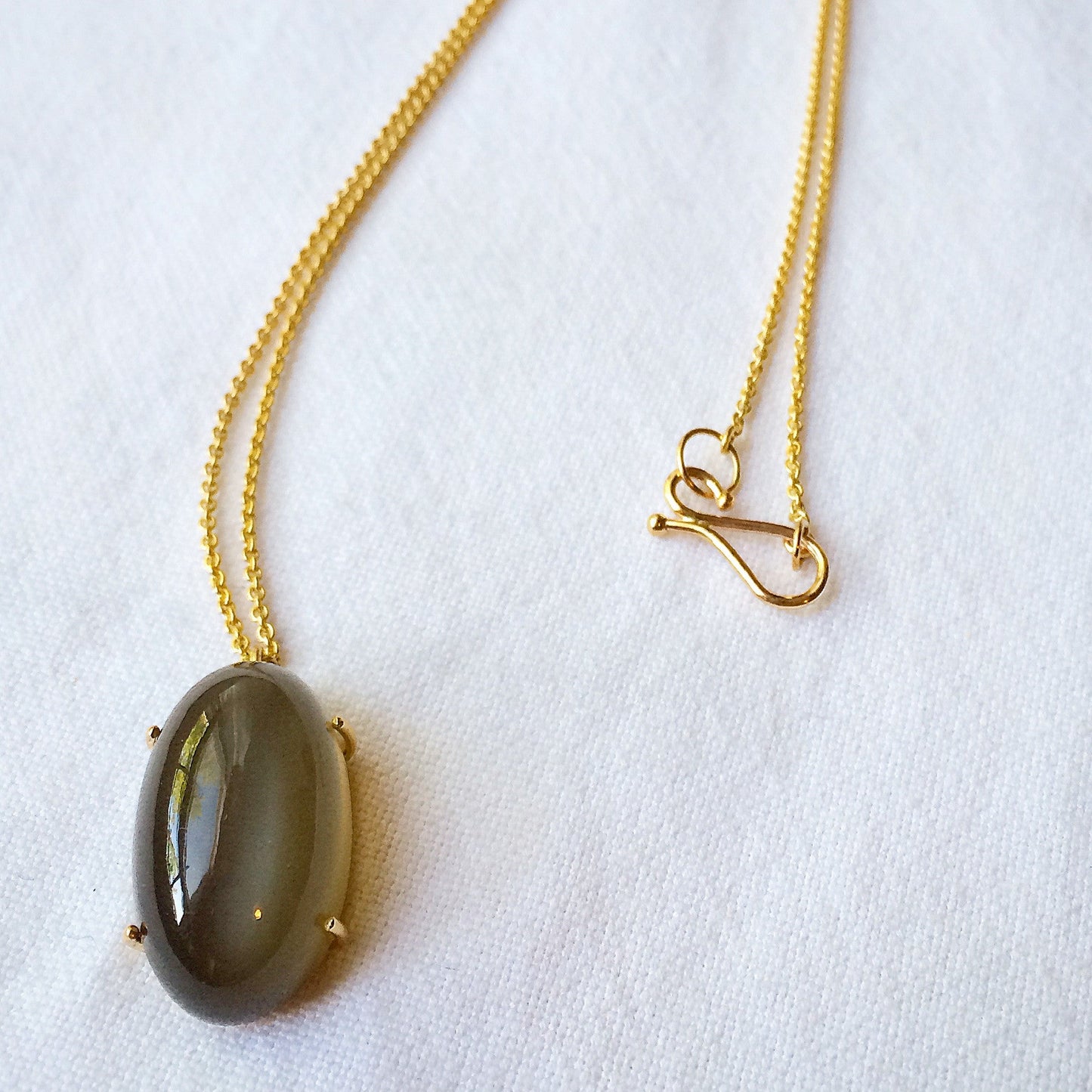 Moonstone Ceylon Oval Pendant - Bon Ton goods