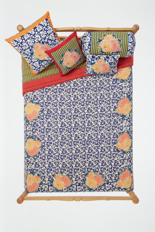 Arabesque Corolla Blue Natural - Quilt 220 x 270 | Lisa Corti