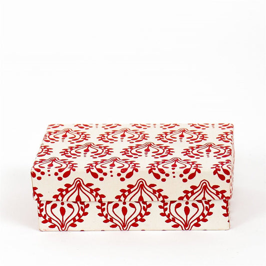 Spirit Garland - White and Red - Bon Ton goods