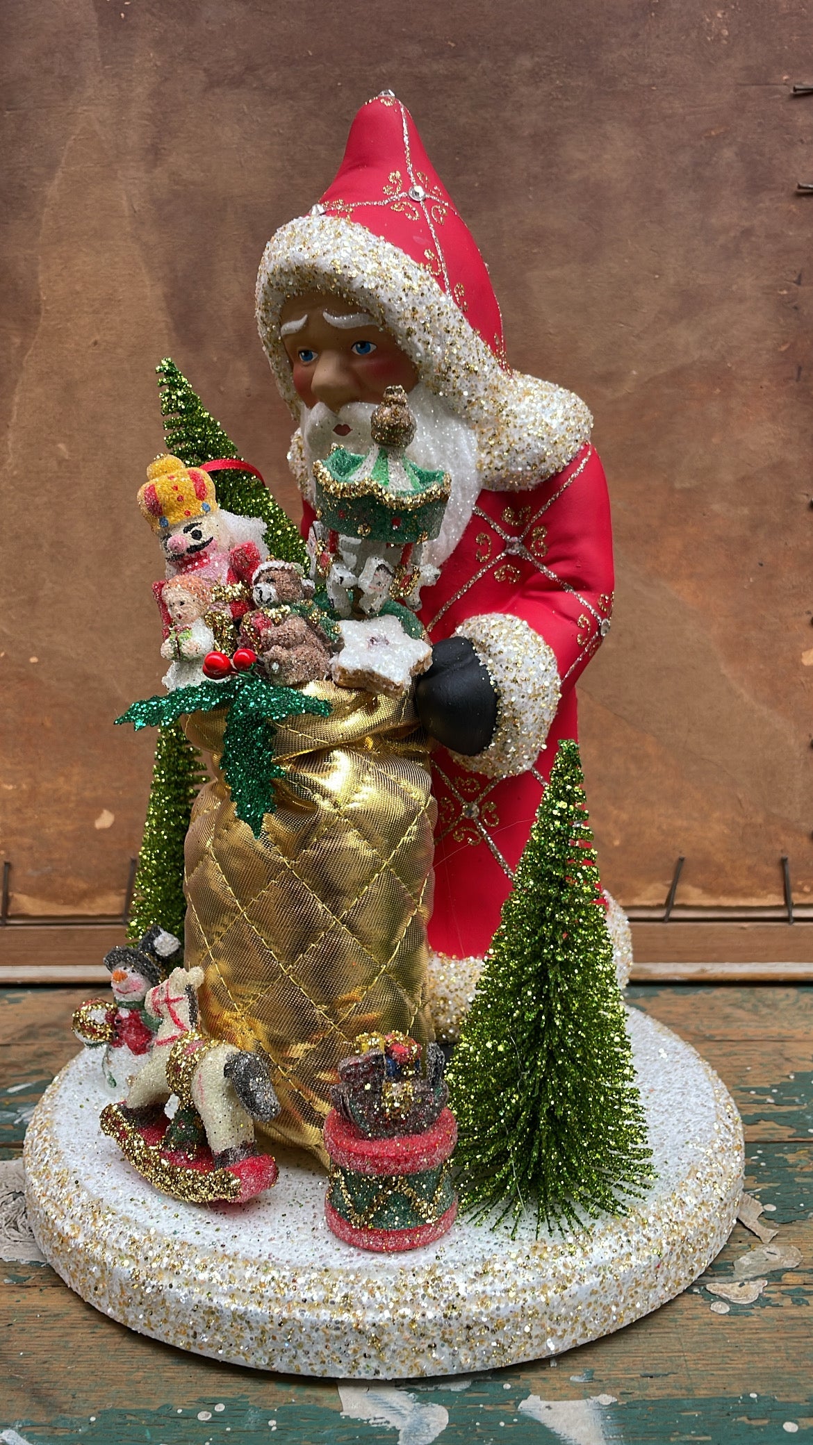 HOLIDAY DECOR