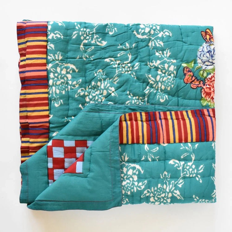 QUILTS & THROWS