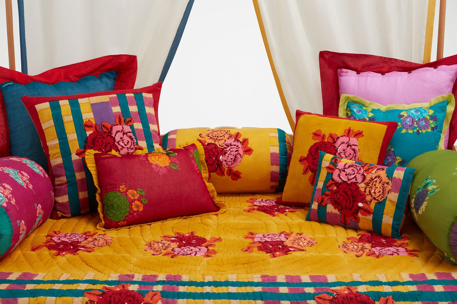 THROWS & QUILTS