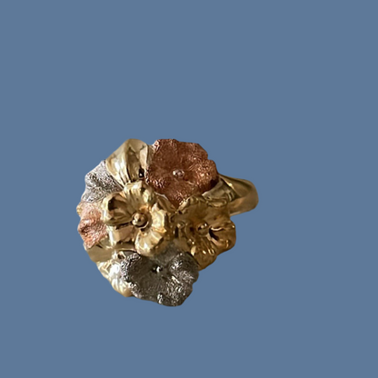French Vintage Tricolor Gold Floral Ring, c. 1940s