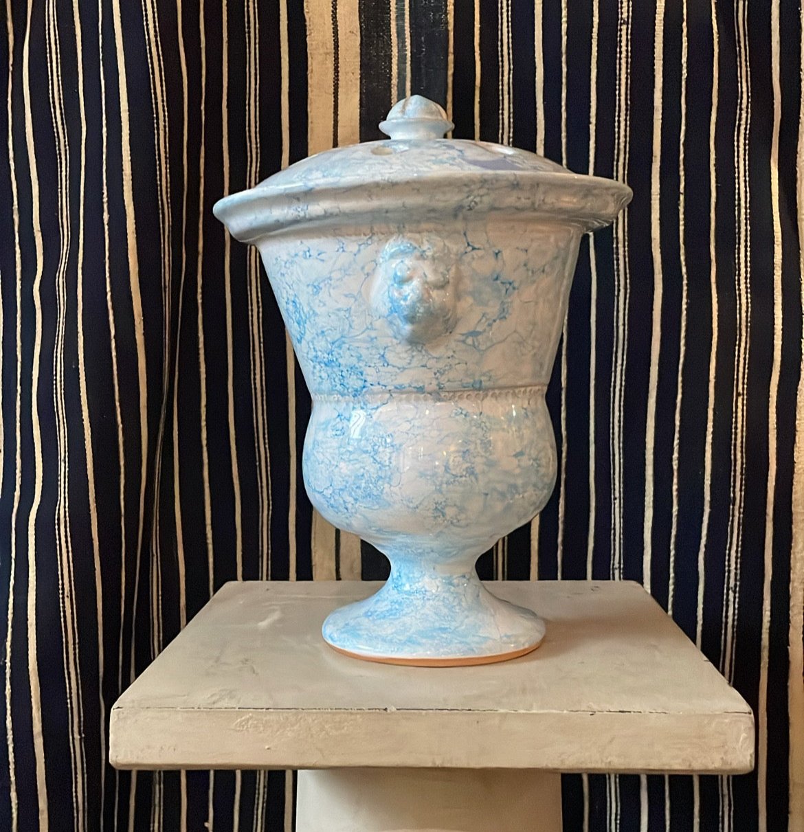 Light Blue Marbleized Lion Tulip Vase – Medium | Handmade Erik Bendtsen Ceramics