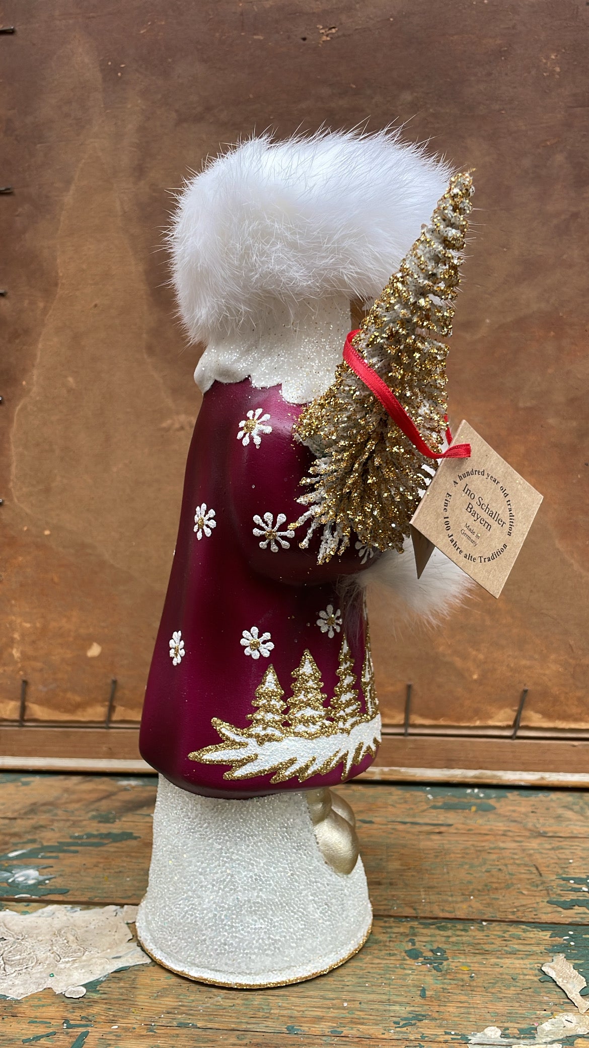 Red Wine Santa with Tree and Village  Scene and Small Daisy Motif | Ino Schaller