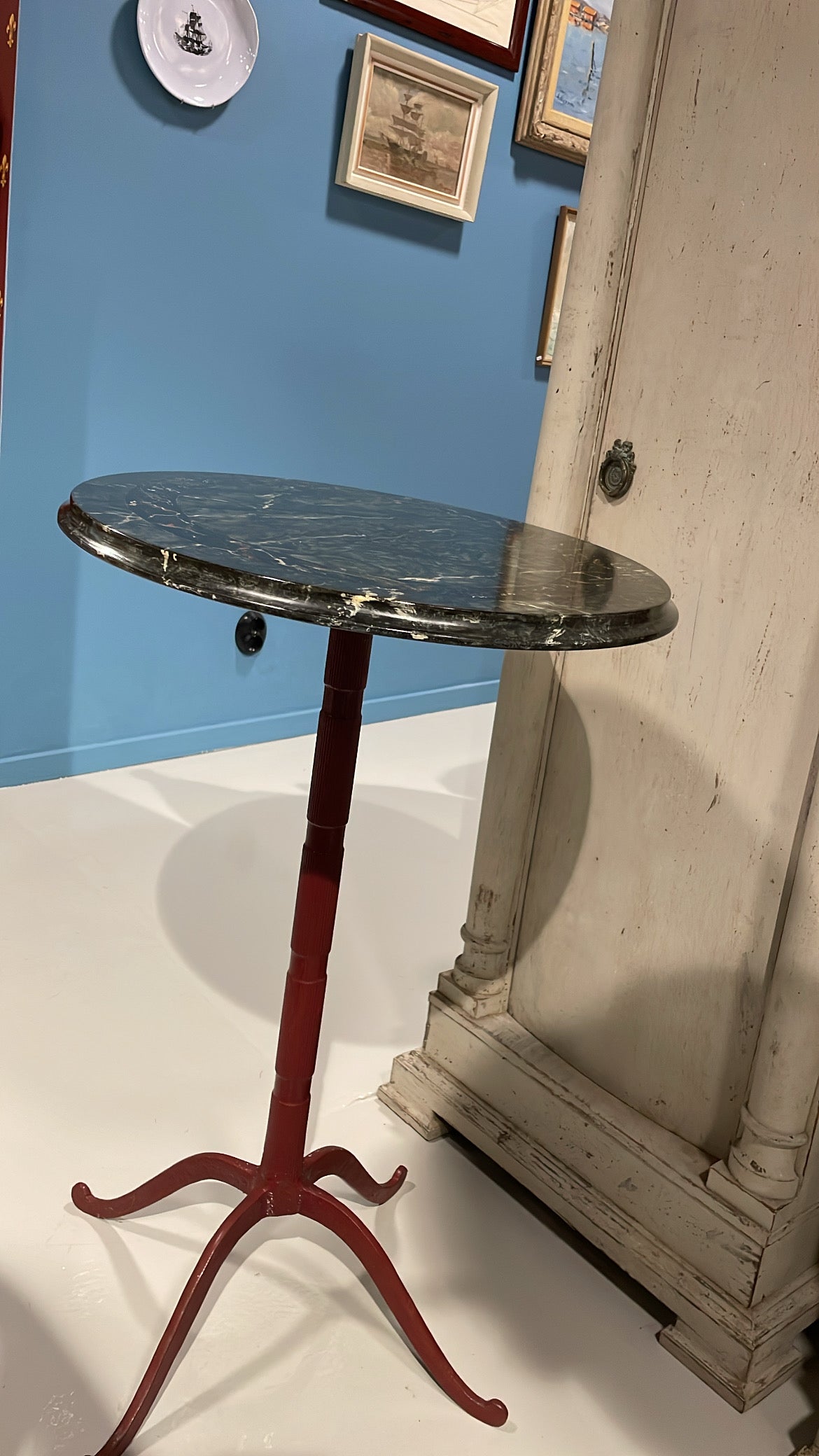 Antique Pedestal Table with Grain-Painted Wooden Top | Early 20th Century