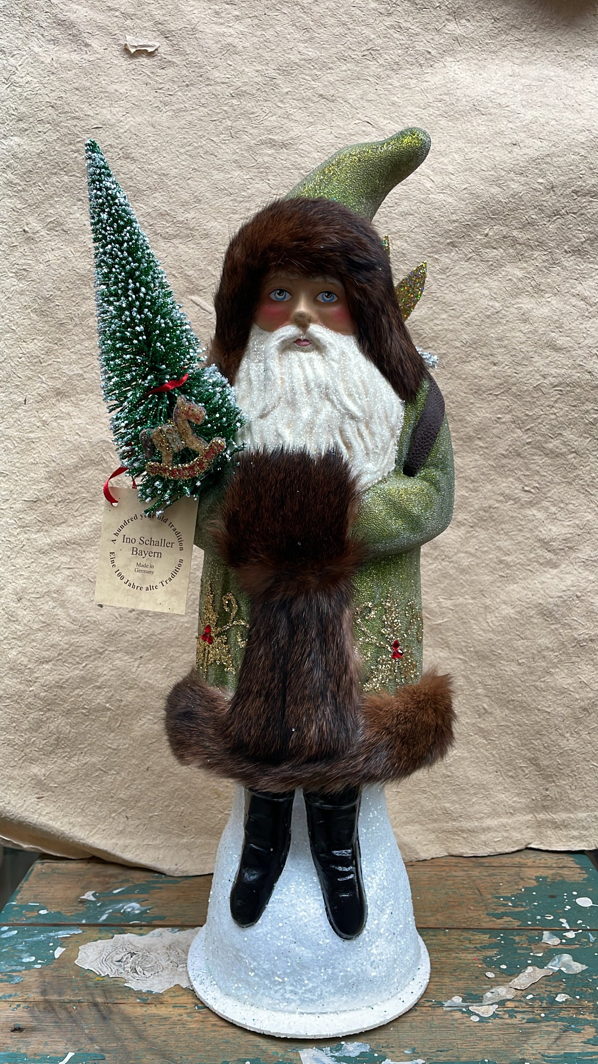 Grand Forest Green Beaded Santa with Holly Decoration, Fur & Packbag | Ino Schaller