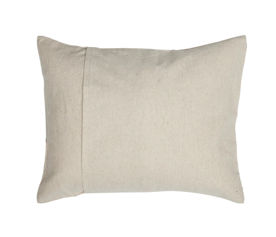 Guirlandes de fleurs Small Cushion - Antoinette Poisson