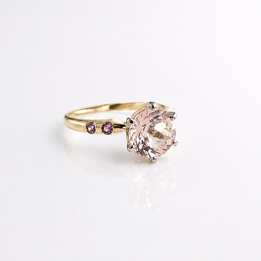 Honey Bee Ring, Morganite & Sapphire | Mikkel Brøgger