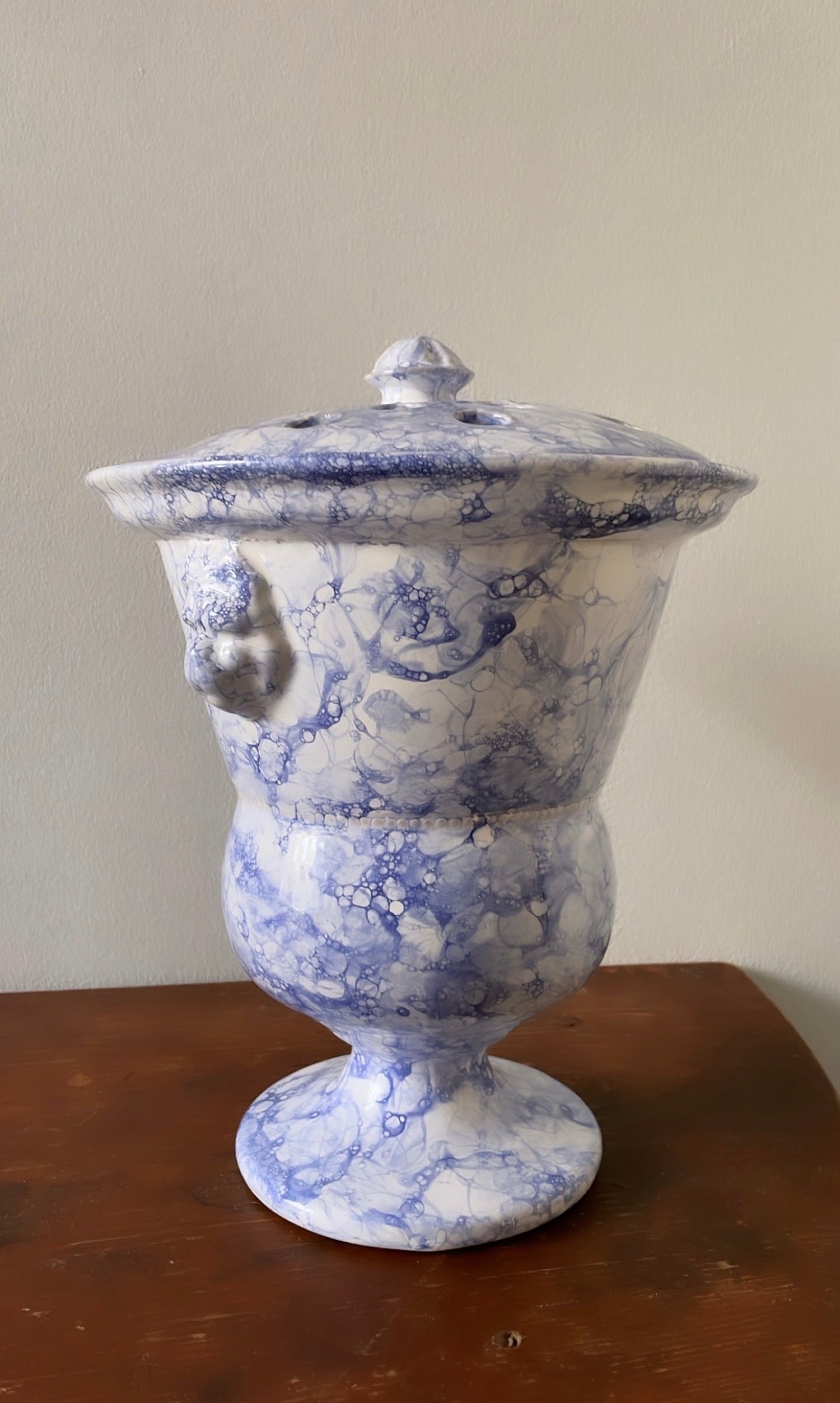 Dark Blue Marbleized Bouquetière - Tulipiere Lion Tulip Vase – Large | Handmade Erik Bendtsen Ceramics