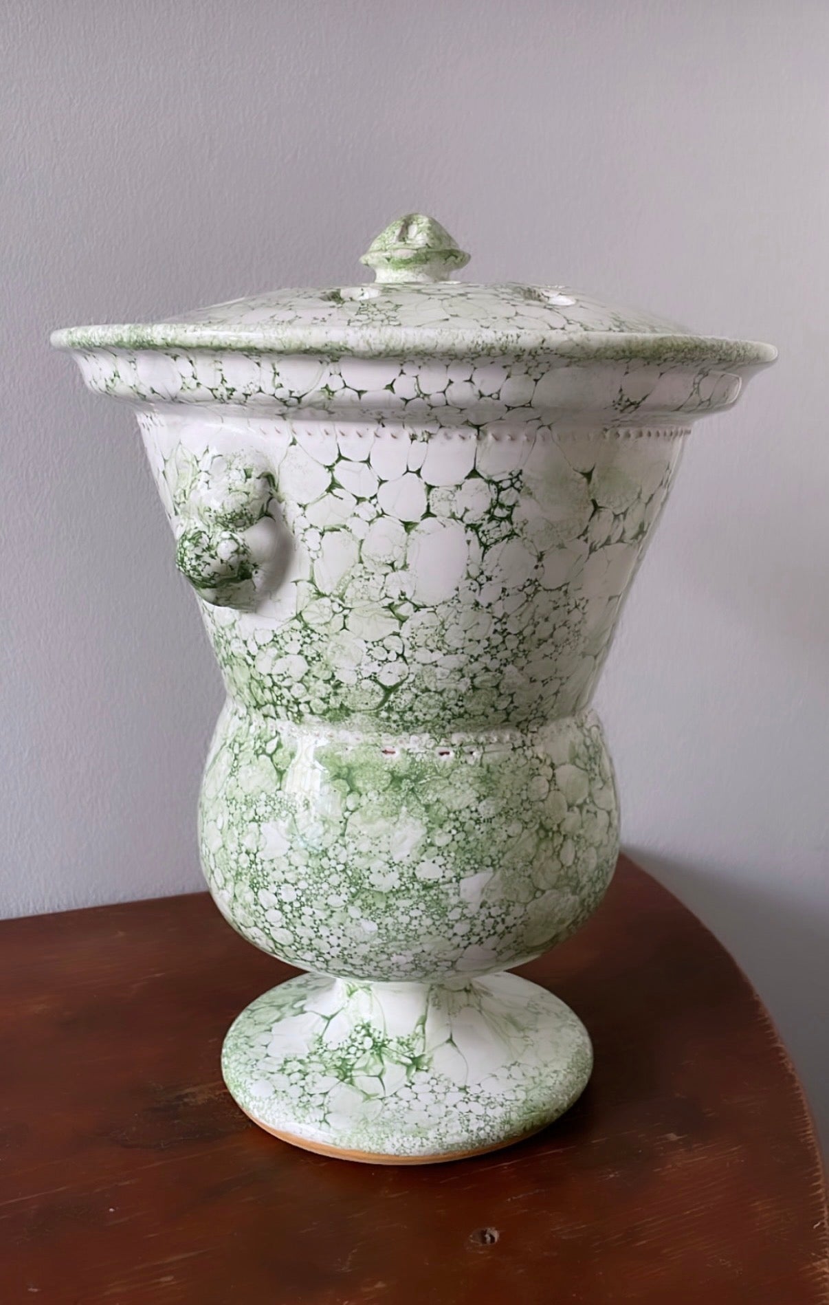 Light Green Marbleized Bouquetière - Tulipiere Lion Tulip Vase – Large | Handmade Erik Bendtsen Ceramics