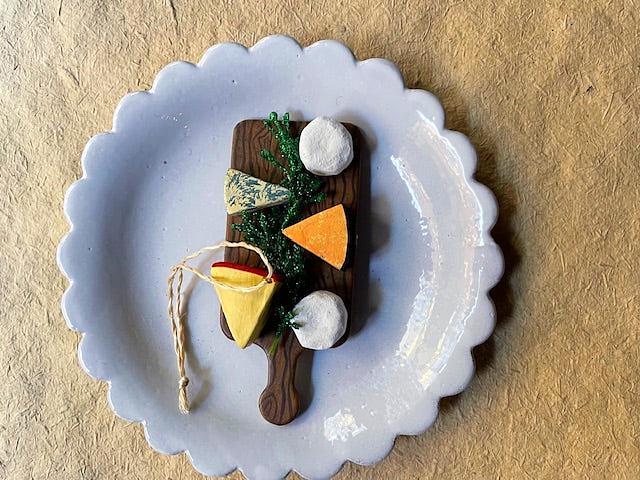 Holiday Cheese Board Ornament – Festive Resin Christmas Decoration
