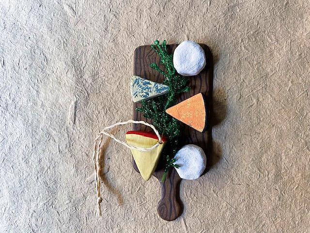 Holiday Cheese Board Ornament – Festive Resin Christmas Decoration