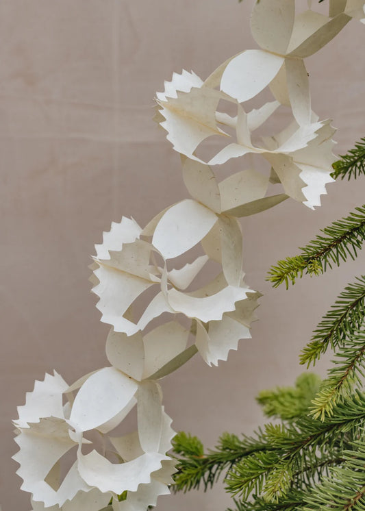 KATHMANDU Garland, White | Christmas Ornament