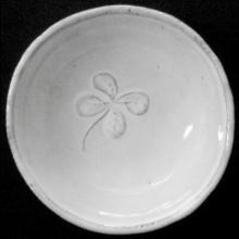Nathalie Lété Trèfles Small Dish, set of 6 by Astier de Villatte, B2B view on black background