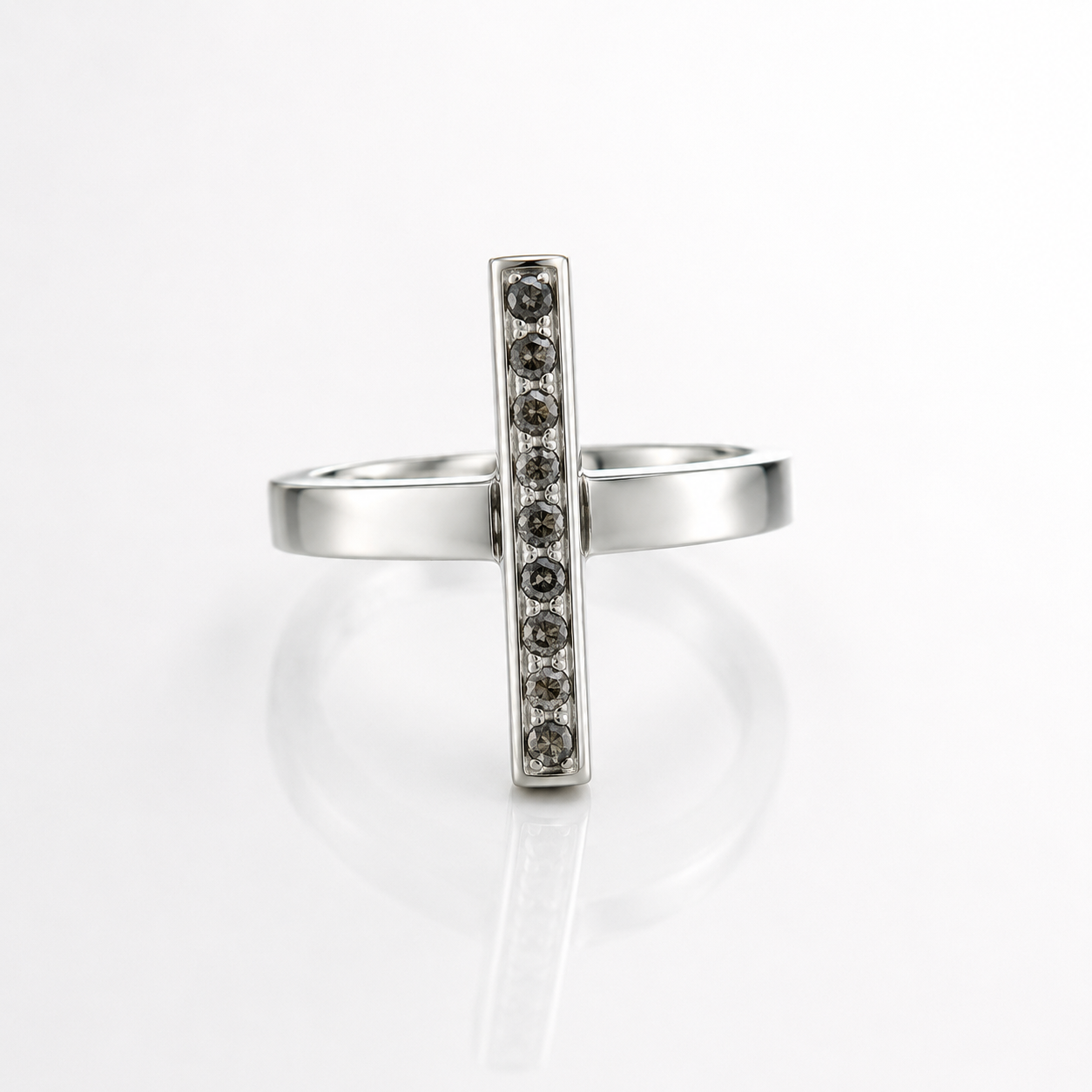 Torto Ring with Grey Diamonds | Mikkel Brøgger