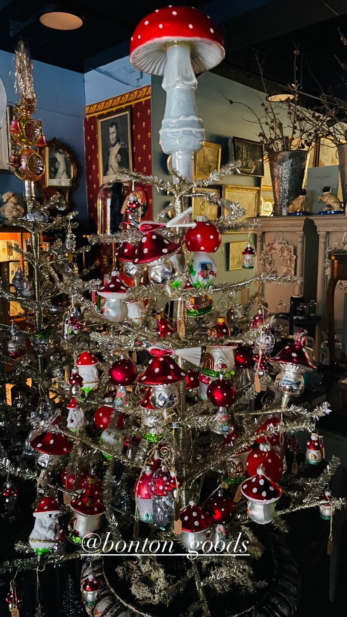 Amanita Muscaria Glass Tree Topper - Bon Ton goods
