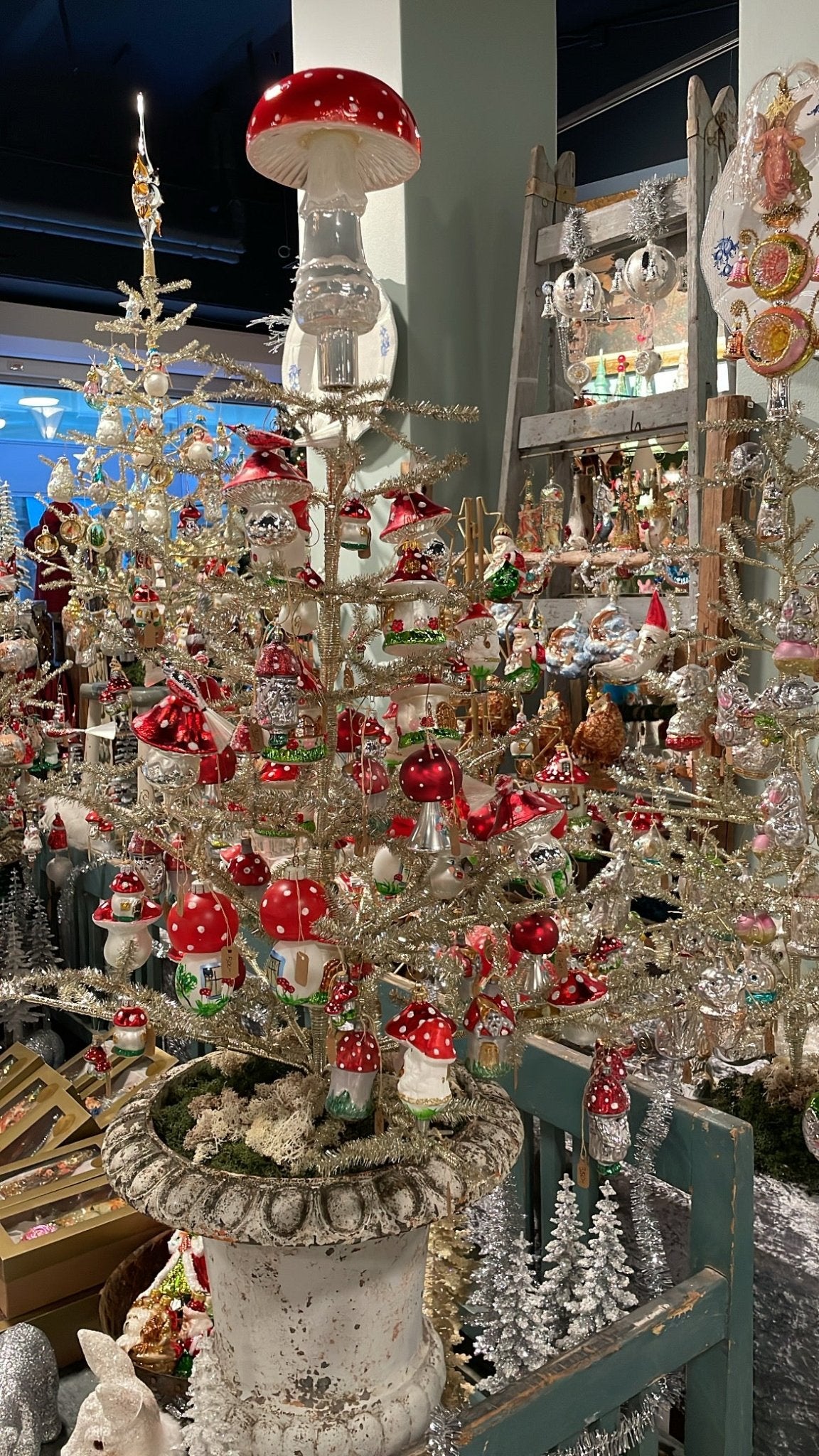 Amanita Muscaria Glass Tree Topper - Bon Ton goods
