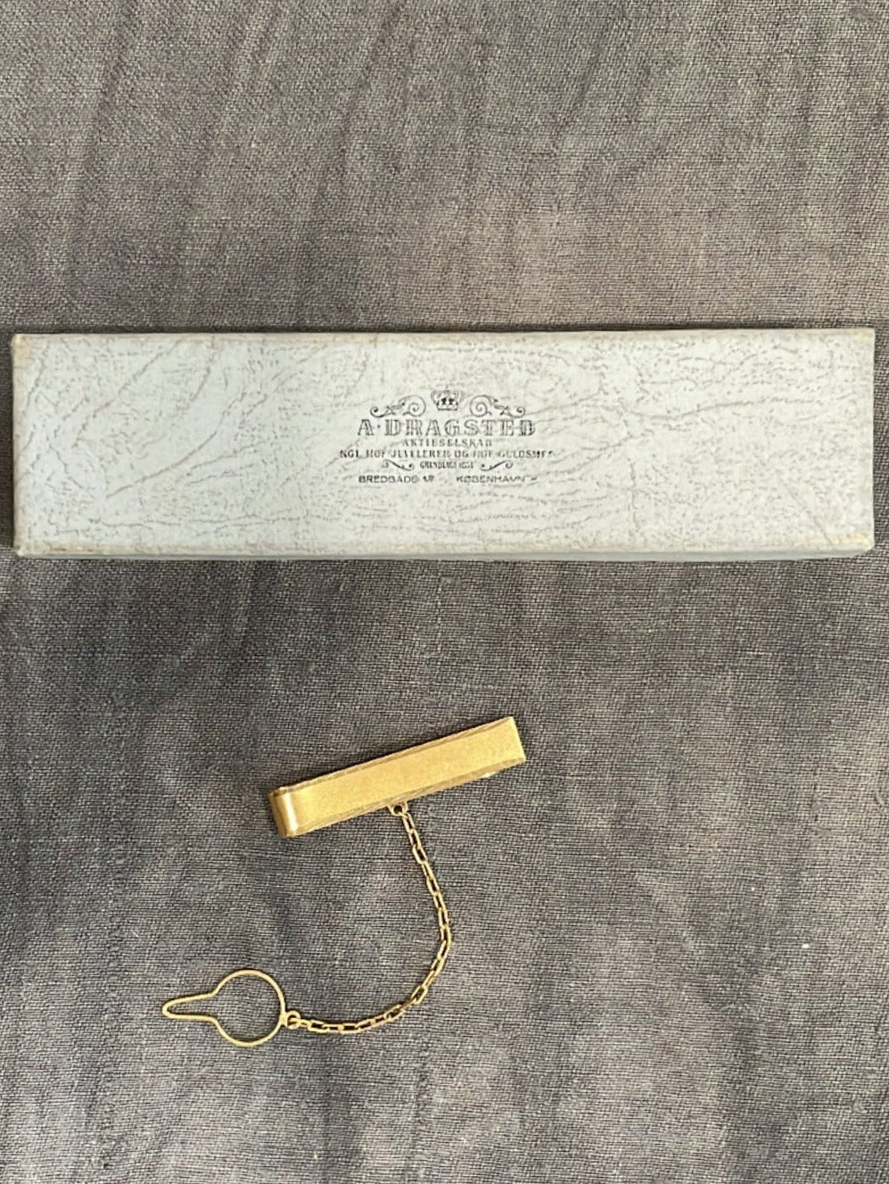 Antique 18K Gold Tie Pin with Chain - Bon Ton goods