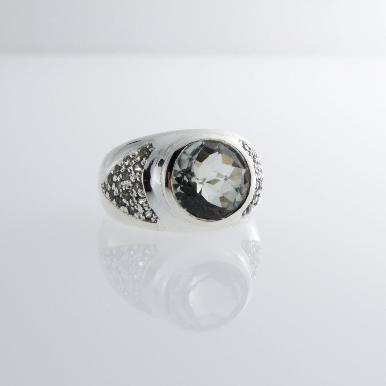 Beverly Ring - Green Topaz & Sapphires | Mikkel Brøgger - Bon Ton goods