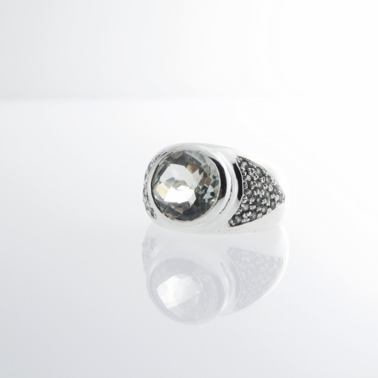 Beverly Ring - Green Topaz & Sapphires | Mikkel Brøgger - Bon Ton goods