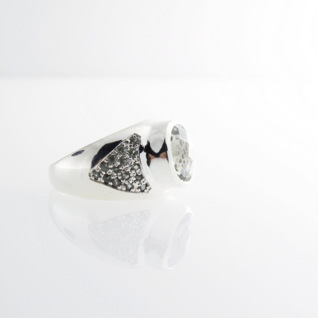 Beverly Ring - Green Topaz & Sapphires | Mikkel Brøgger - Bon Ton goods
