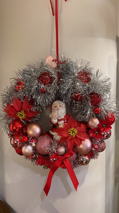 Christmas Wreath with Santa and Poinsettias Kitsch - Bon Ton goods