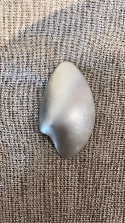 Clam Shell Pin - Bon Ton goods