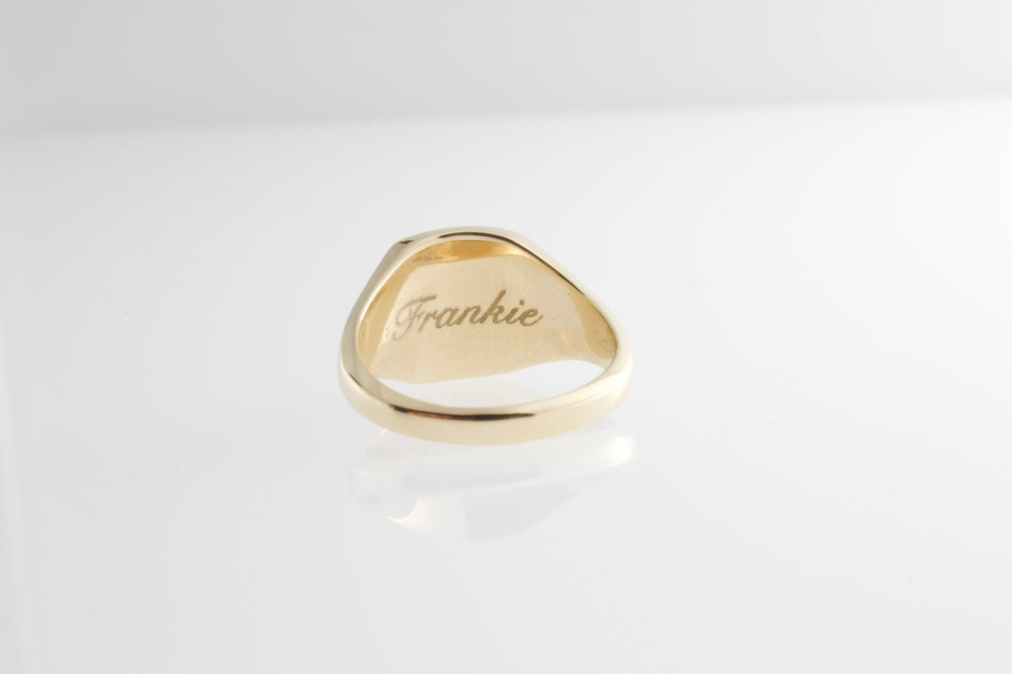 Classic Signet Ring - Gold | Mikkel Brøgger - Bon Ton goods