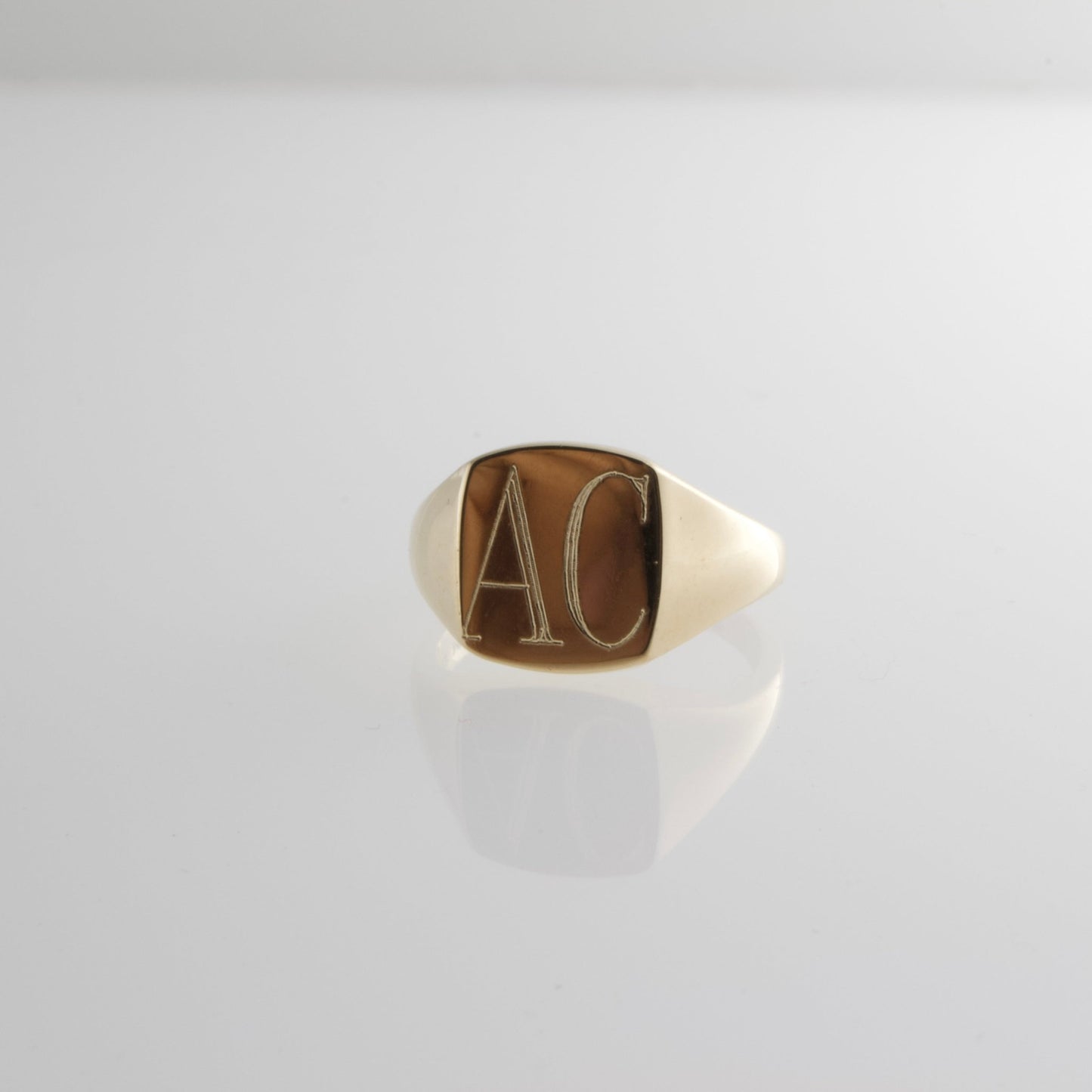 Classic Signet Ring - Gold | Mikkel Brøgger - Bon Ton goods