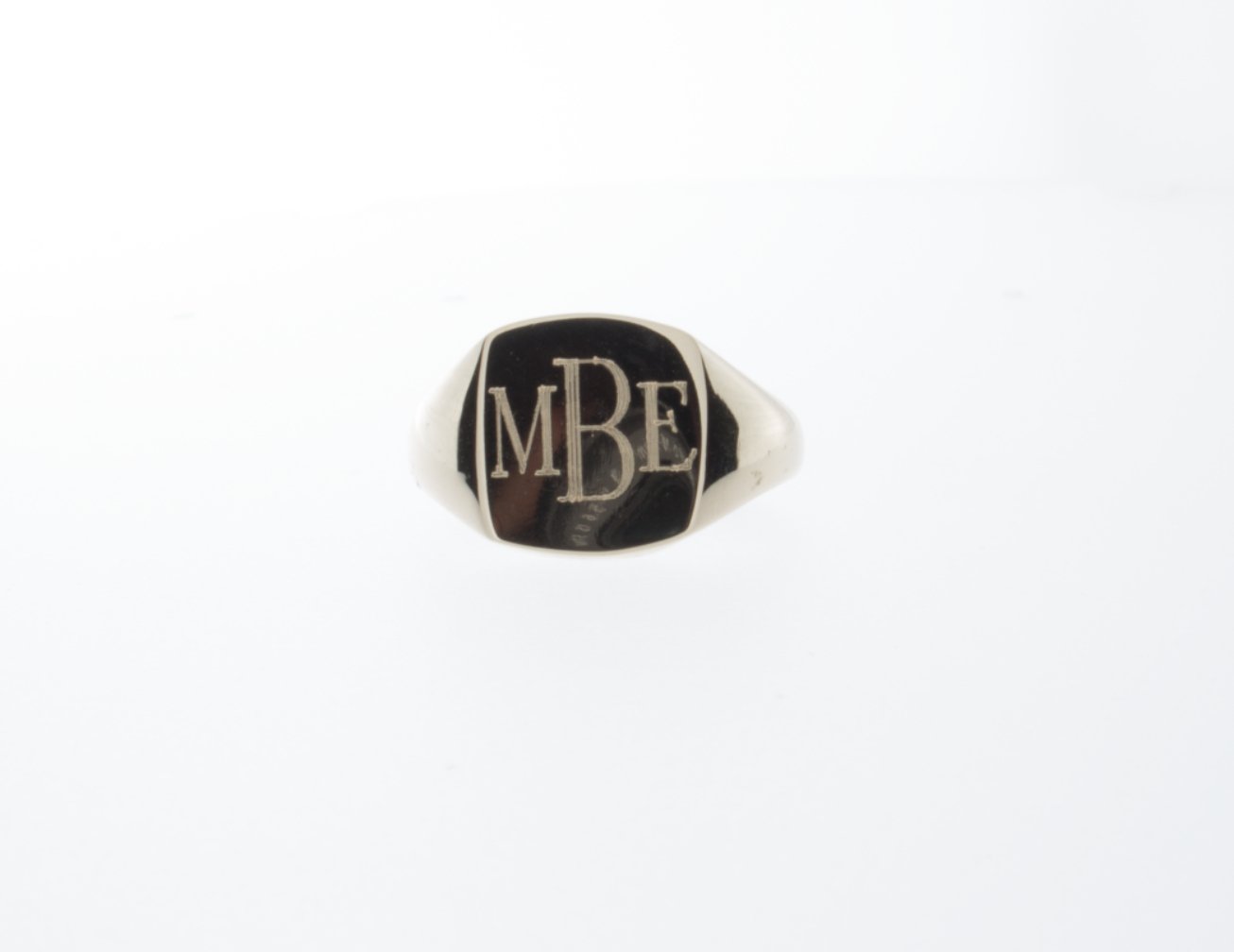 Classic Signet Ring - Gold | Mikkel Brøgger - Bon Ton goods