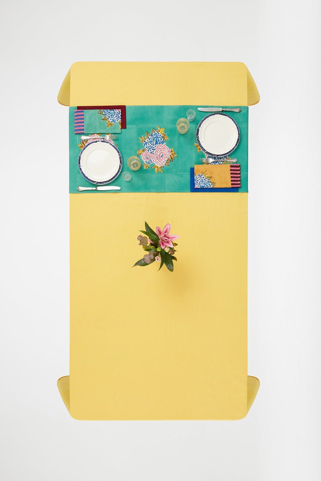Corolla Gold Veronese - Table Runner | Lisa Corti - Bon Ton goods