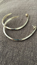 Load image into Gallery viewer, Earring Hoop I. - Bon Ton goods
