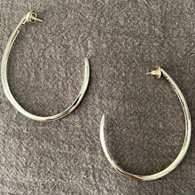 Load image into Gallery viewer, Earring Hoop I. - Bon Ton goods
