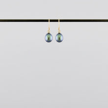Load image into Gallery viewer, Freshwater Pearls Black - Bon Ton goods
