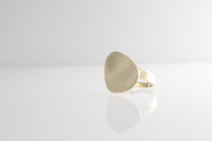 Gold Stone Ring: Karen | Mikkel Brøgger - Bon Ton goods