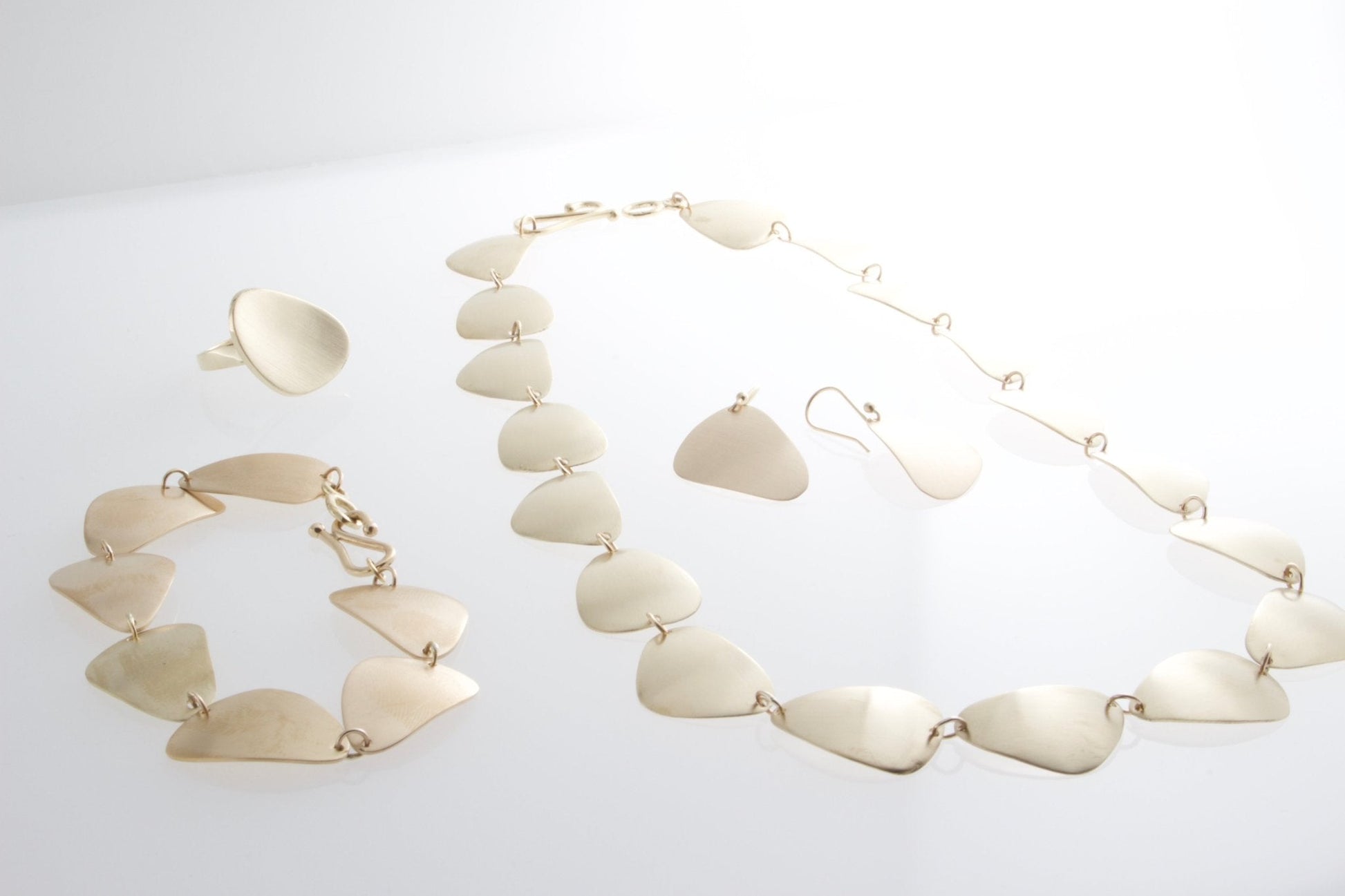 Gold Stone Ring: Karen | Mikkel Brøgger - Bon Ton goods