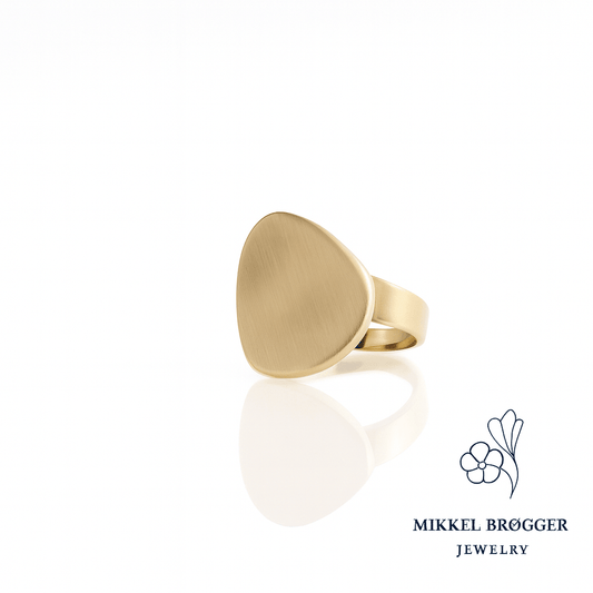 Gold Stone Ring: Karen | Mikkel Brøgger - Bon Ton goods