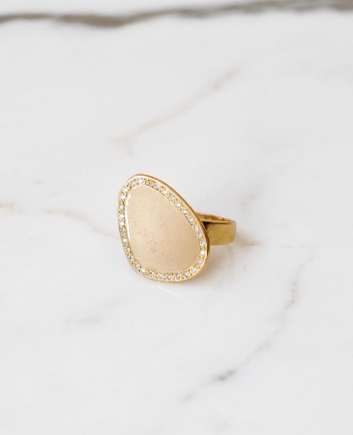 Gold Stone Ring: Karen | Mikkel Brøgger - Bon Ton goods