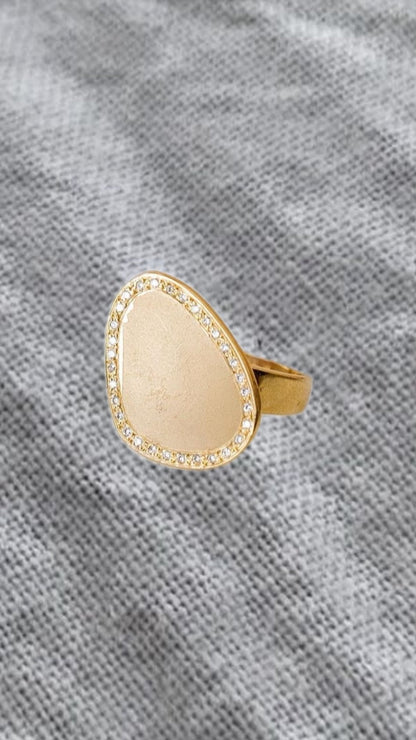 Gold Stone Ring: Karen | Mikkel Brøgger - Bon Ton goods
