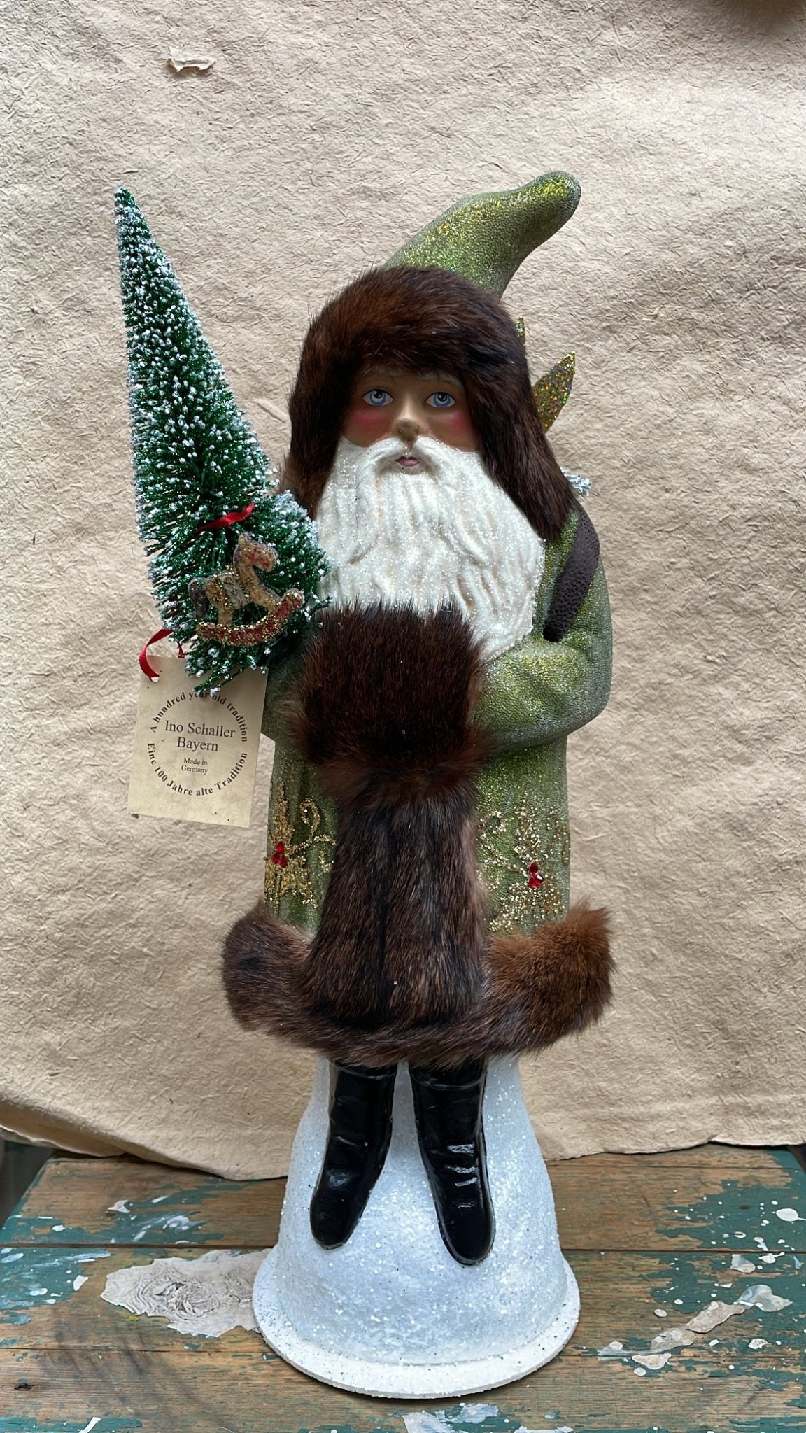 Grand Forest Green Beaded Santa with Holly Decoration, Fur & Packbag | Ino Schaller - Bon Ton goods